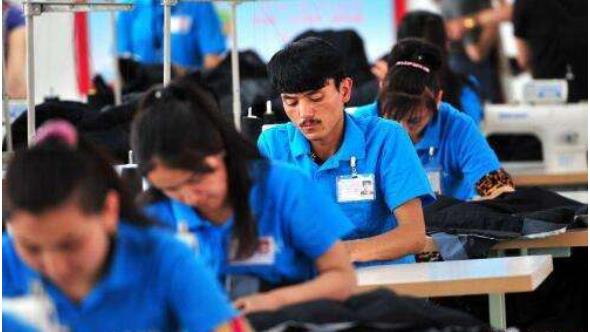2018年，新疆促進(jìn)47.58萬城鎮(zhèn)人口實(shí)現(xiàn)就業(yè)，城鎮(zhèn)登記失業(yè)率控制在3.3%???